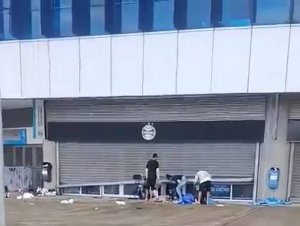 Vídeo: Em meio a enchentes no Rio Grande do Sul, loja na Arena do Grêmio é saqueada