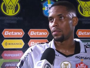 Iury Castilho faz cobrança após derrota do Vitória para Vasco: 