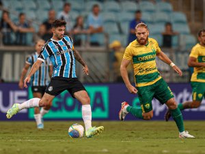 Cuiabá perde para o Grêmio e segue na lanterna do Brasileirão